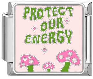 Λεπτομέρεια ιταλικού γούρι με κείμενο Protect Our Energy και σχέδιο μανιταριού