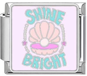 Λήψη macro από ιταλικό γούρι με κείμενο Shine Bright και ροζ κοχύλι θάλασσας