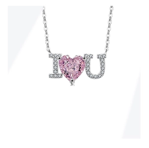 Detailansicht der S925 Sterlingsilber-Herzkette mit rosa funkelndem Edelstein
