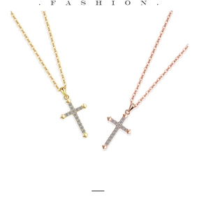Detailansicht der S925 Silber Kreuzanhänger in Gold und Roségold mit Zirkonia-Besatz