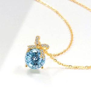 Elegante S925 zilveren ketting met blauwe edelsteen en sprankelende strik