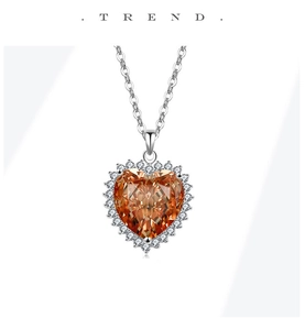 Nahaufnahme von Herzanhänger mit orangefarbenem Edelstein und Pavé-Diamanten auf O-Kette