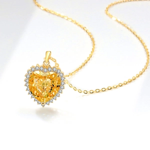 Exquisite goldene Halskette mit gelbem Herz-Edelstein und weißem Diamant-Halo