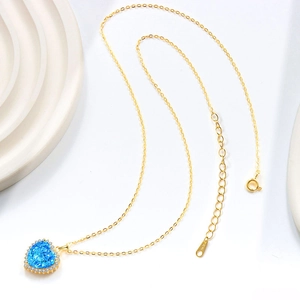 S925 Sterling Silber Goldkette mit blauem Kristallherzanhänger und Zirkonia Steinen