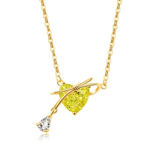 Nahaufnahme einer goldenen Halskette mit gelbem Herz-Edelstein und eleganter Schleife