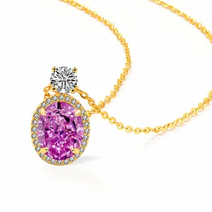 Vue détaillée d'un pendentif en or 18K avec saphir rose ovale et halo de diamants