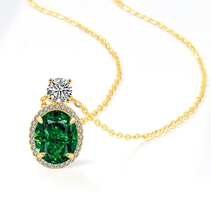 Élégant collier pendentif ovale en or avec émeraude verte et cristaux scintillants