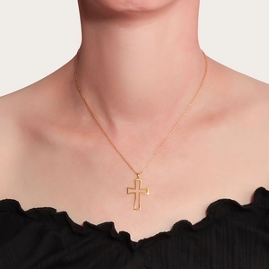 Minimalist gold S925 sterling silver cross pendant necklace worn by a model
