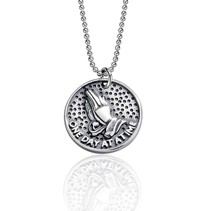 S925 Silber Anhänger betende Hände Halskette mit One Day At A Time Gravur