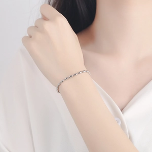 Minimalistische S925 sterling zilveren armband met gepolijste ovale kralen om de pols
