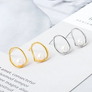 Unregelmäßige Geometrische S925 Sterlingsilber Muschelperle Ohrstecker Gold Platin Galvanisierter Hohler Ring Damen Schmuck