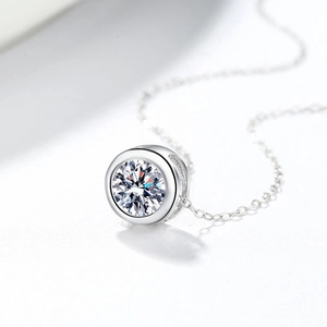Elegant 1 carat moissanite pendant necklace in S925 sterling silver with a round cut stone