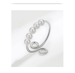 Makroaufnahme von 925 Sterling Silber Perlen auf dem verstellbaren Anti-Stress-Ring