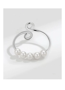 Nahaufnahme des S925 Silber-Angstringes mit fünf drehbaren weißen Perlen auf der Schiene