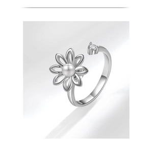 Detaillierte Nahaufnahme S925 Silber Gänseblümchen Ring mit Perle und Zirkonia Akzenten