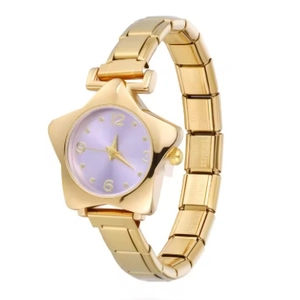 Détail du boîtier en forme d'étoile dorée 18K avec cadran lavande et bracelet extensible