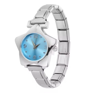 Montre en acier inoxydable en forme d'étoile avec cadran bleu ciel et bracelet élastique