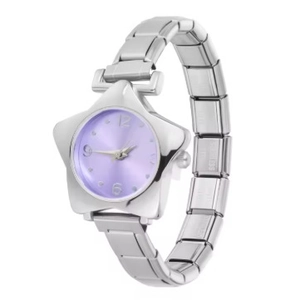 Détail d'une montre en acier en forme d'étoile avec cadran violet et bracelet argenté