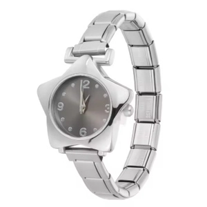 Détail du bracelet modulaire 9mm en acier inoxydable avec étoile en or 18 carats