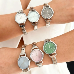 Détail de six maillons de montre colorés en acier inoxydable 9mm pour bracelets DIY