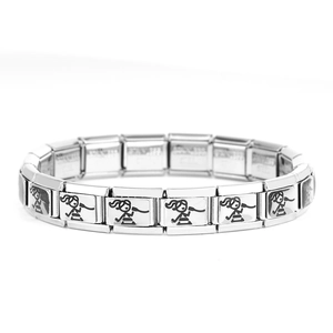 Makroansicht des 9mm Edelstahl-Modulararmbands mit gravierten Mädchen-Mustern