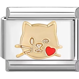 Makroaufnahme Edelstahl Italian Charm mit goldener winkender Katze und rotem Herz-Element