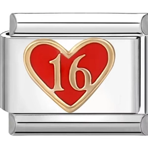 Detail eines italienischen Edelstahl-Charms mit rotem Herz und goldener Zahl 16
