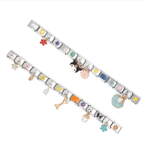 Italienisches Charm-Armband aus Edelstahl mit Kuromi-Anhänger und bunten Elementen