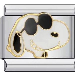 Makroaufnahme von italienischem Charm-Link mit Snoopy Joe Cool Design in Emaille und Gold