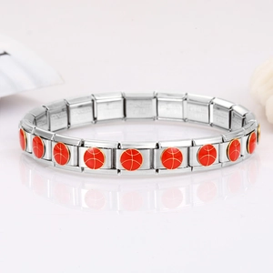 Detailansicht der Edelstahl-Gliederarmbänder mit orangefarbenen Basketball-Anhängern