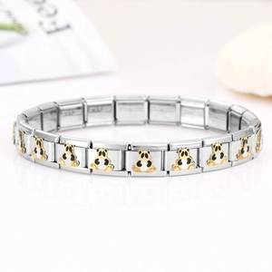 Detaillierte Makroansicht der italienischen Charm-Armbandglieder mit Panda-Emaille-Anhängern