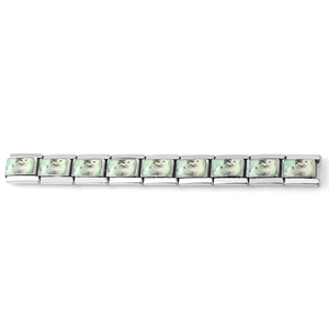 Detail eines italienischen Charm-Armbands mit Katzenmuster-Modulen aus Edelstahl
