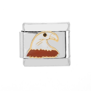 Vista macro de eslabón para pulsera italiana con diseño de cabeza de águila en esmalte