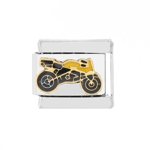 Primer plano del eslabón de pulsera italiana con detalle de moto en esmalte amarillo