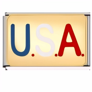 Makro-Detail eines 9mm goldfarbenen Italian Charm Armbandglieds mit U.S.A. Emaille