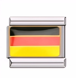 Nahaufnahme eines 9mm Italian Charm Glieds mit Deutschland-Flagge aus poliertem Stahl