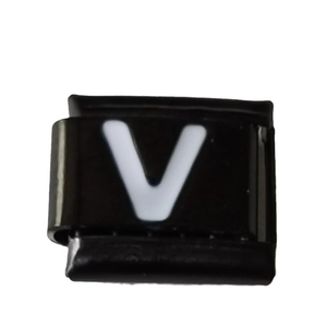 Italiaanse modulaire bedelarmband van zwart roestvrij staal met wit letter V ontwerp