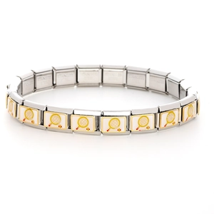 Dettaglio del bracciale italiano in acciaio inossidabile con motivi di racchette da tennis
