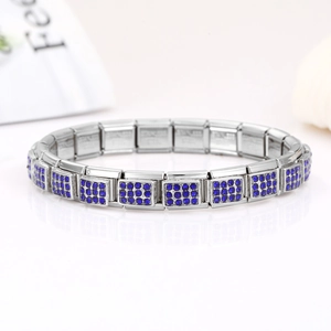Détail de maillons de bracelet modulaire en acier inoxydable 9mm avec strass bleus