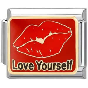 Detail eines italienischen Charm-Links mit roten Lippen und Love Yourself Gravur