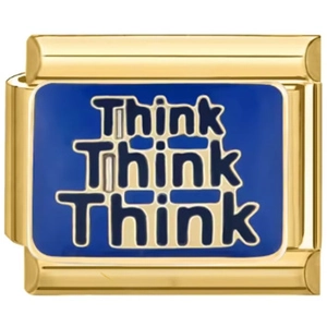 Dettaglio macro della maglia per bracciale italiano dorato con incisione Think blu