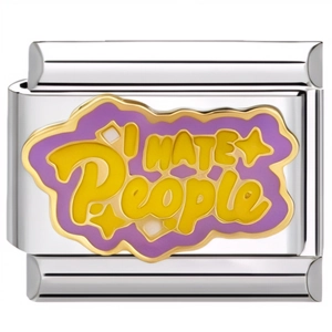 Détail du charm en acier inoxydable avec émail violet et texte I HATE People