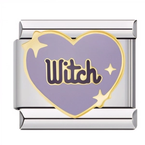 Détail d'un maillon de charme italien avec cœur violet, étoiles dorées et mot Witch