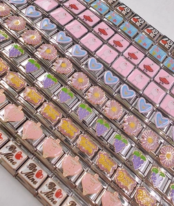 Maglie per bracciale italiano con ciondoli in smalto a forma di cuore e margherita