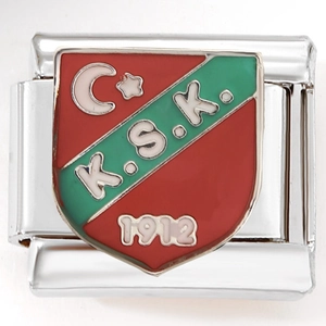 Détail macro du maillon de bracelet italien avec bouclier K.S.K. 1912 rouge et vert
