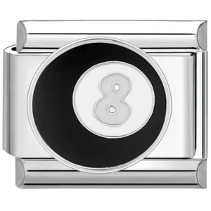 Détail d'un maillon de charme italien avec une boule de billard numéro 8 sur acier inox