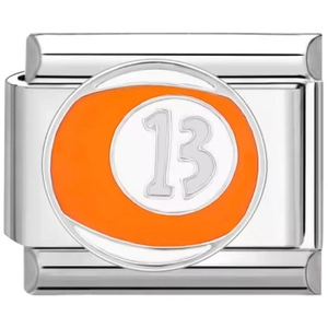 Gros plan sur breloque italienne avec motif de boule de billard orange numéro 13