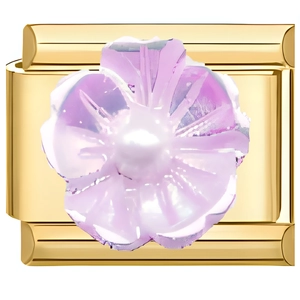 Détail macro du charm modulaire plaqué or 18K avec fleur violette et perle pour bracelet