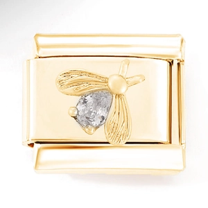 Makroaufnahme von italienischem Charm-Glied in Gold mit 3D-Biene und Zirkonia-Besatz