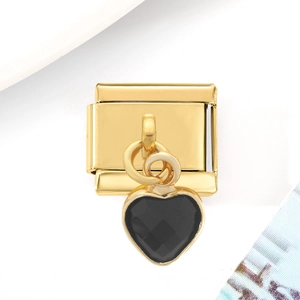 Détail d'un charm italien 9mm avec pendentif coeur doré et pierre noire facettée